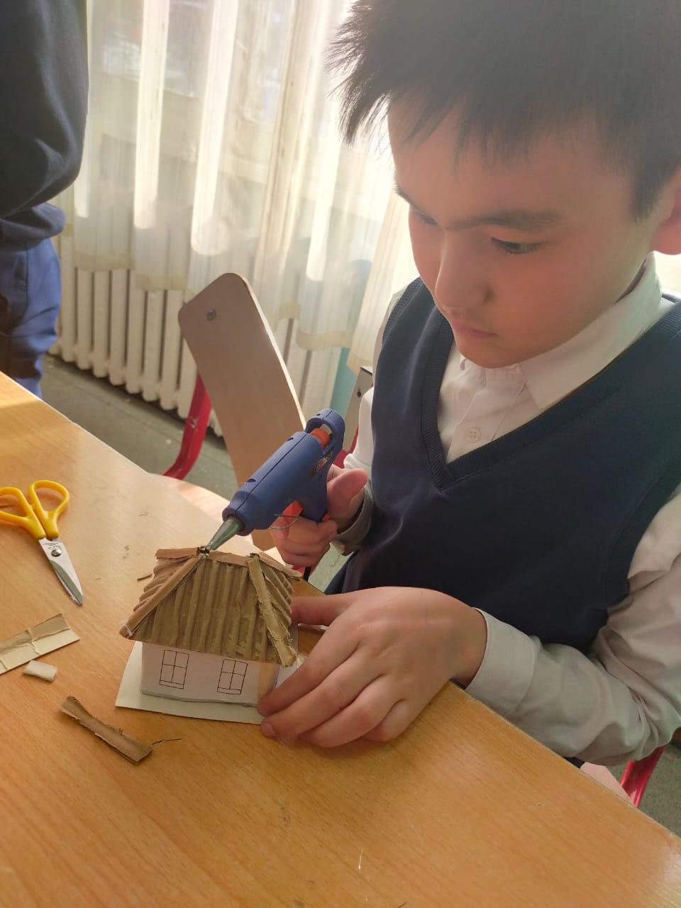 "БАЛАFEST" балалар фестивалі аясында Халықаралық балаларқ күні мерекесіне арналған мектепішілік "Өнерлі бала" байқауы